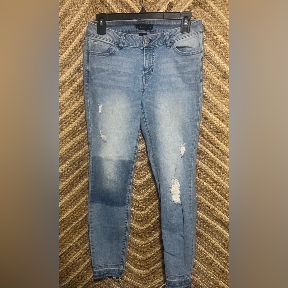 Cred NY Junior's Light Wash Denim Jeans, Distressed Skinny Jeans,Size 7